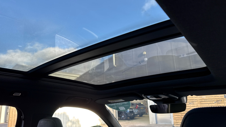 Volvo XC40 2.0 B4P Ultra Black Edition 5dr Auto Petrol Estate